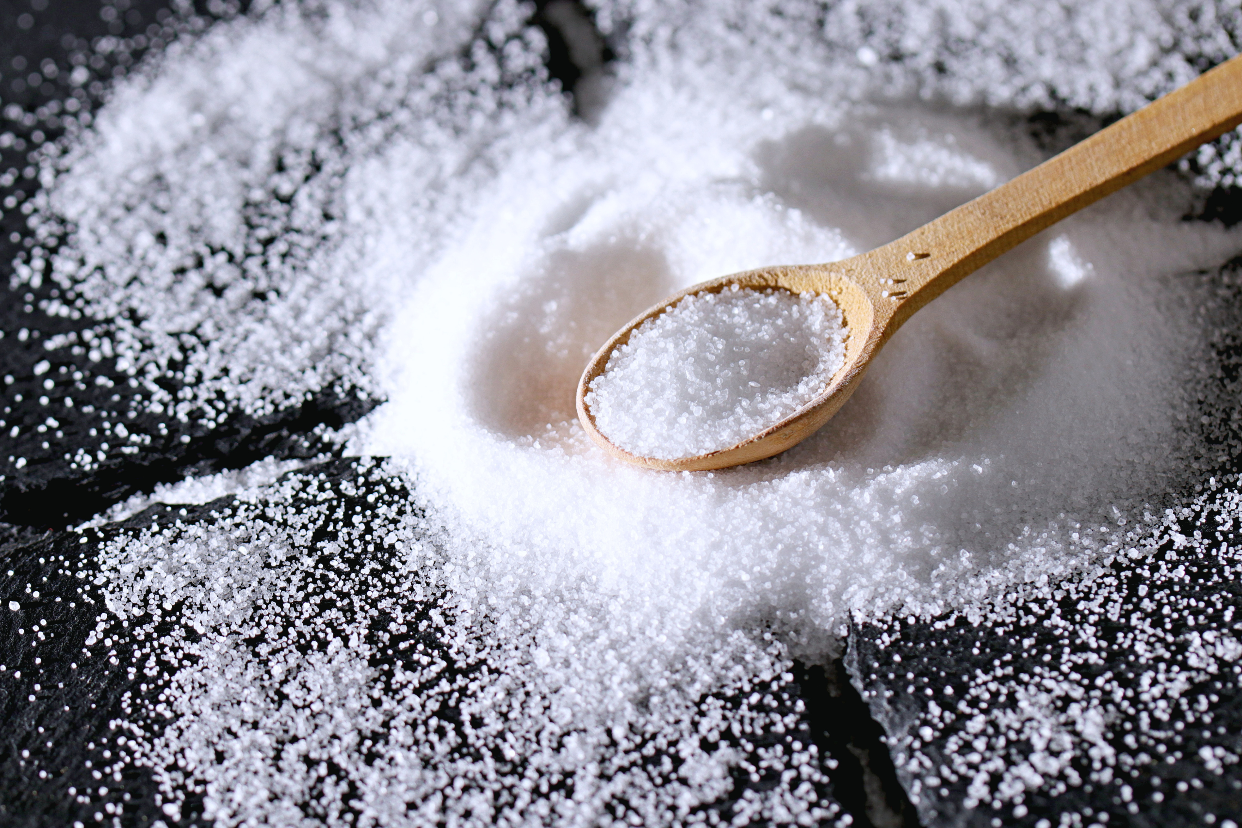 Cómo eliminar manchas de polen con sal